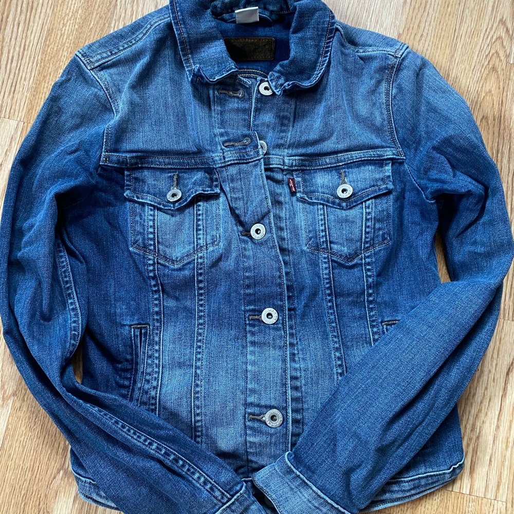 Levi's women’s trucker jean jacket